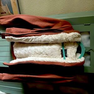 Never worn Abercrombie & Fitch womens soft white fleece lined sweatshirt in